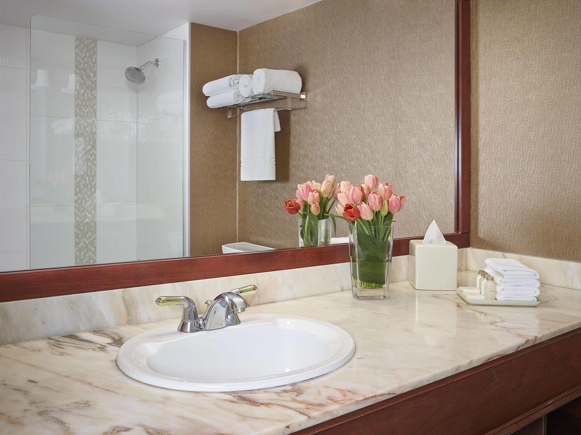 Varscona Hotel On Whyte Edmonton Ngoại thất bức ảnh